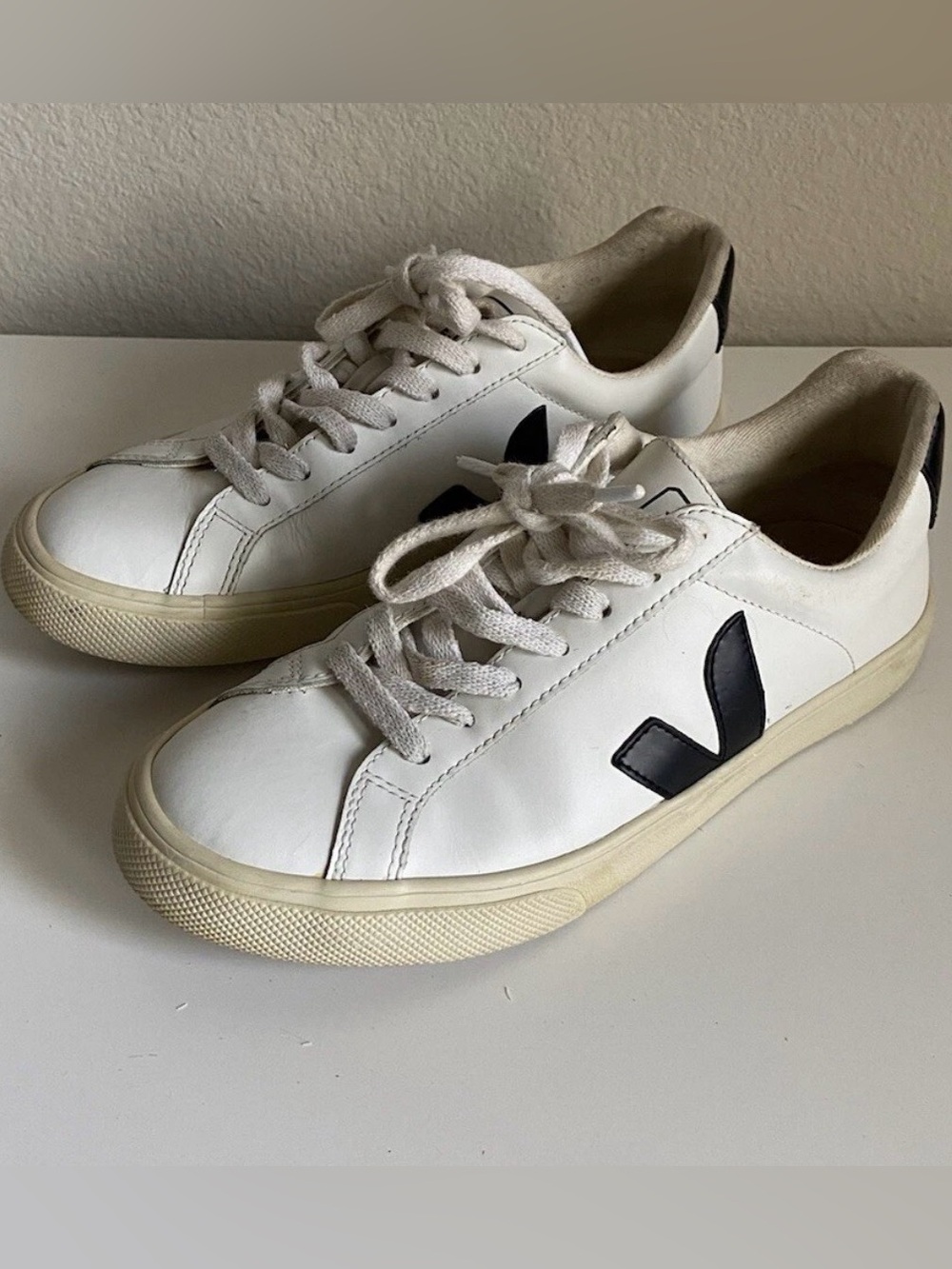 Veja camp white Leather Low-Top Sneakers with Black Accent size 8